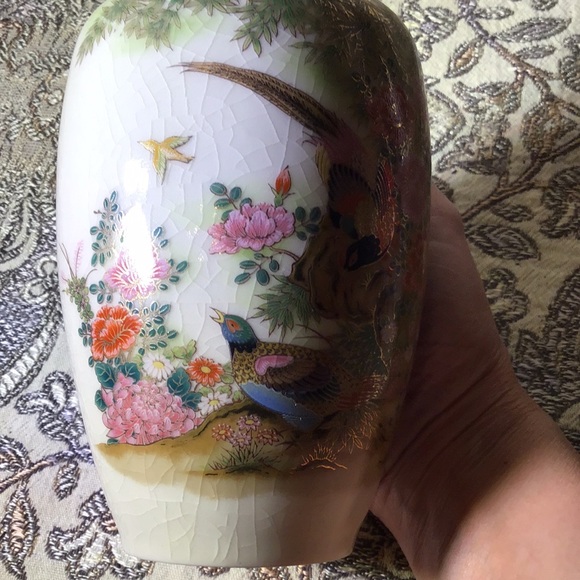 Japan vase, crazed, vivid floral & pheasants art, gold trim, classic decor - Picture 5 of 7